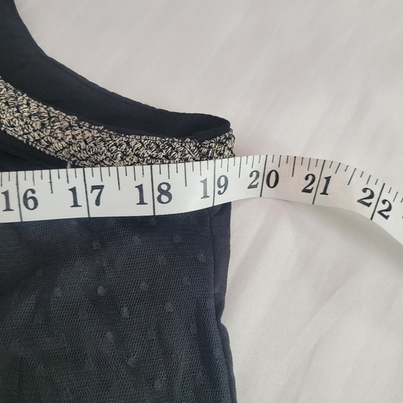 NWT Maurices Black Sleeveless Sheer Overlay Cutout Top Women's Size Medium - Picture 12 of 13